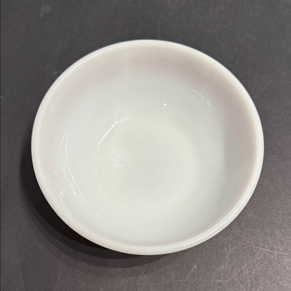 Vintage Pyrex bowl with Autumn Bands Red or Laurel Leaf pattern by Corning 5.5" - Picture 3 of 11